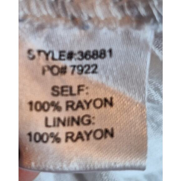 Skies are blue Women Large White Embroidered Keyhole Sleeveless Tank Top - Picture 5 of 6